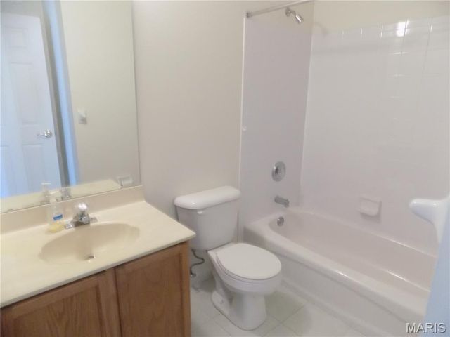 7250 Tournament Dr Drive, Oakville, MO 63129
