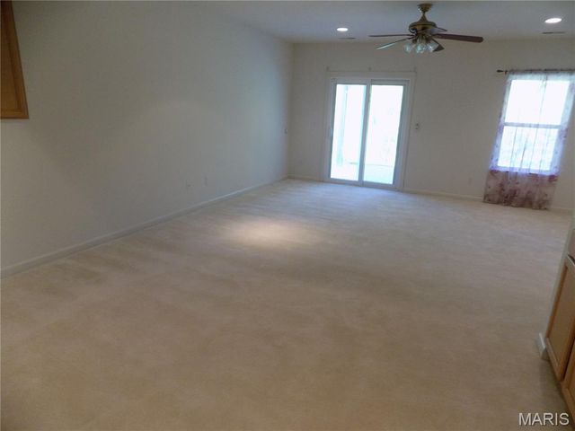 7250 Tournament Dr Drive, Oakville, MO 63129