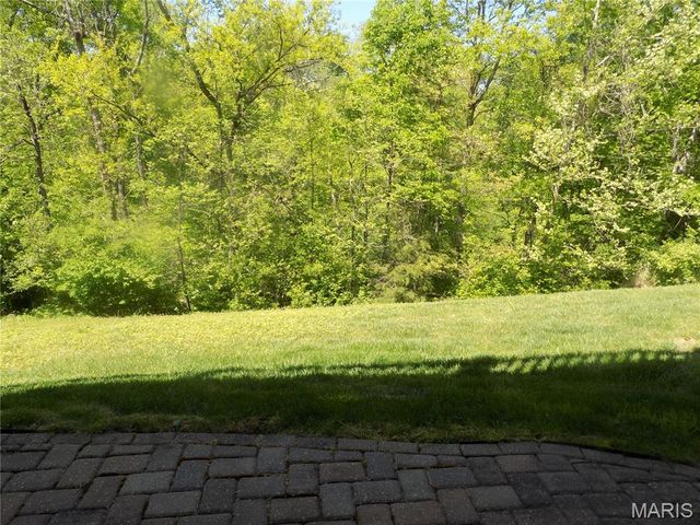 7250 Tournament Dr Drive, Oakville, MO 63129