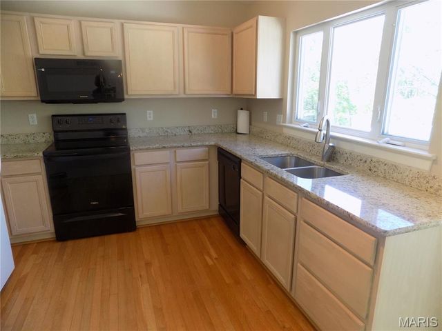 7250 Tournament Dr Drive, Oakville, MO 63129