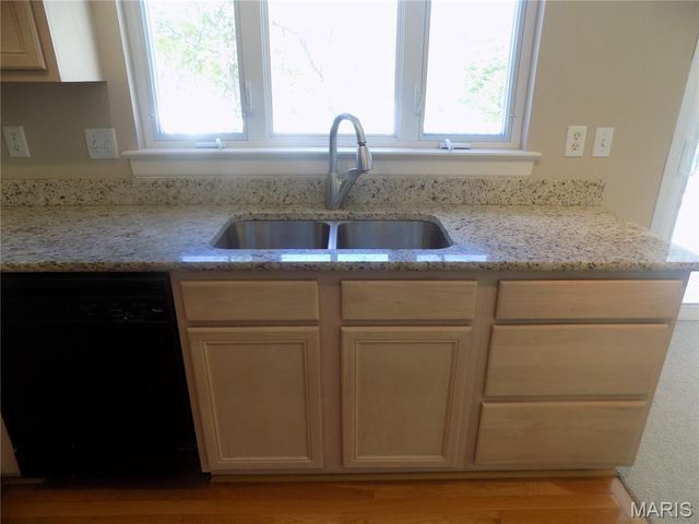 7250 Tournament Dr Drive, Oakville, MO 63129