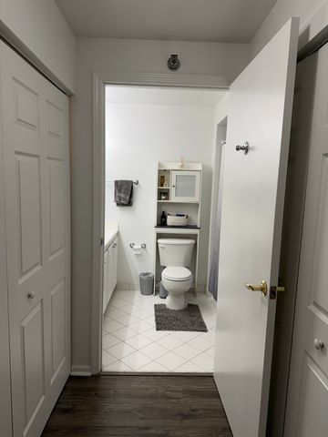 345 N La Salle Drive 1504, Chicago, IL 60654