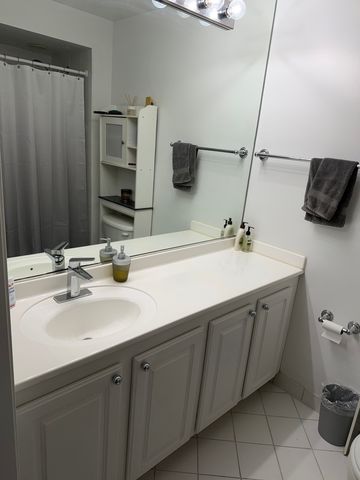 345 N La Salle Drive 1504, Chicago, IL 60654