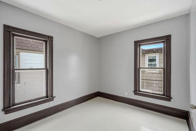 4722 W Garfield AVENUE, Milwaukee, WI 53208