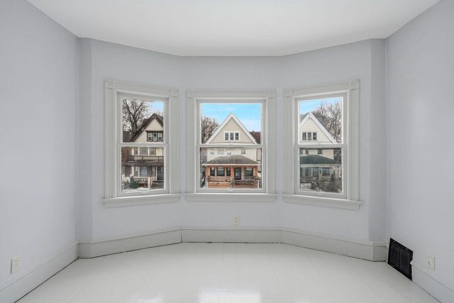 4722 W Garfield AVENUE, Milwaukee, WI 53208