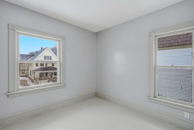 4722 W Garfield AVENUE, Milwaukee, WI 53208