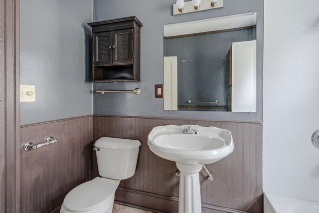 4722 W Garfield AVENUE, Milwaukee, WI 53208