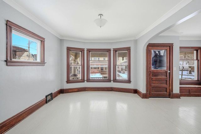 4722 W Garfield AVENUE, Milwaukee, WI 53208