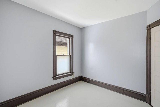 4722 W Garfield AVENUE, Milwaukee, WI 53208