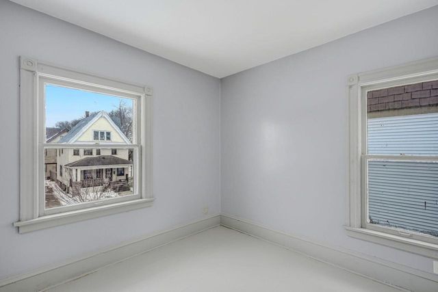 4722 W Garfield AVENUE, Milwaukee, WI 53208