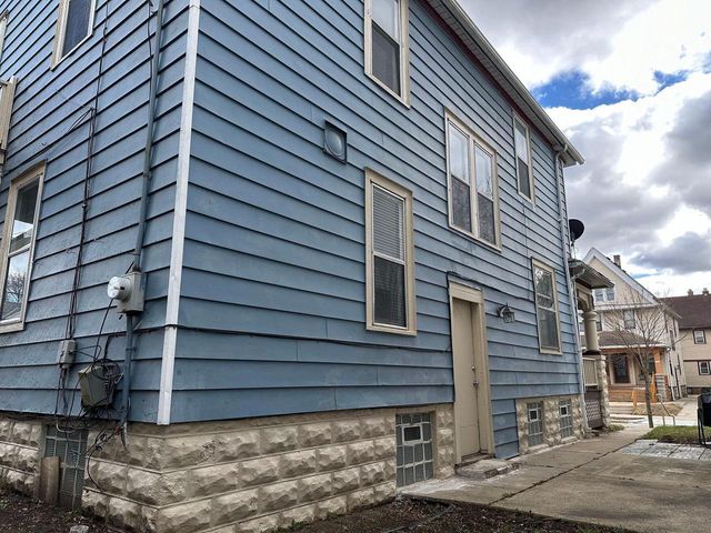 4722 W Garfield AVENUE, Milwaukee, WI 53208