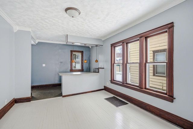 4722 W Garfield AVENUE, Milwaukee, WI 53208