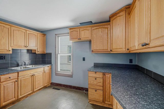 4722 W Garfield AVENUE, Milwaukee, WI 53208