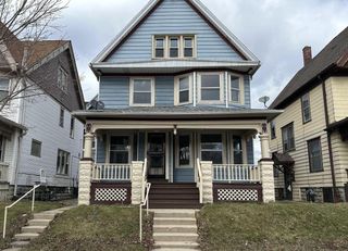 4722 W Garfield AVENUE, Milwaukee, WI 53208