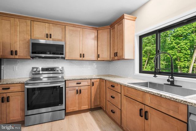 38 DOGWOOD DR, Fleetwood, PA 19522