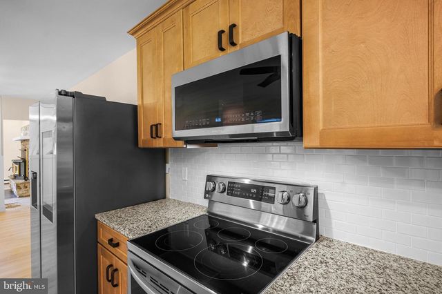 38 DOGWOOD DR, Fleetwood, PA 19522