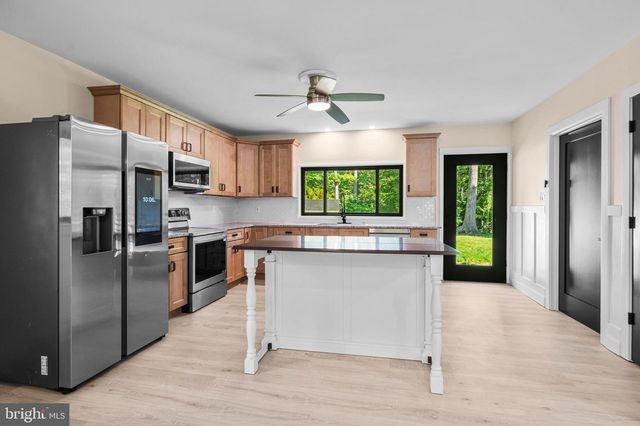 38 DOGWOOD DR, Fleetwood, PA 19522
