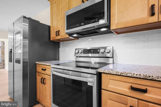 38 DOGWOOD DR, Fleetwood, PA 19522