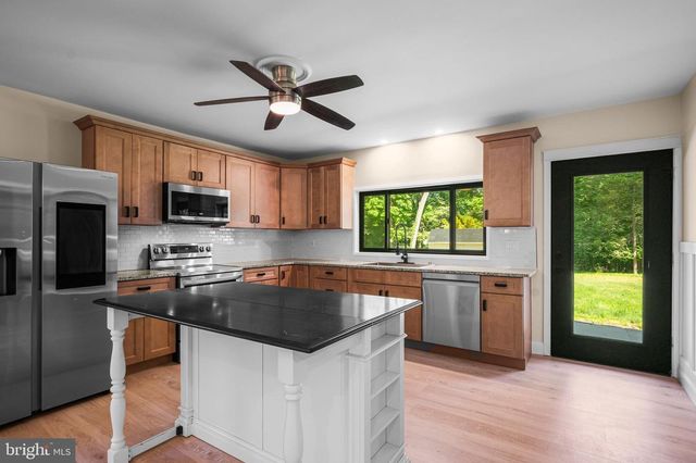 38 DOGWOOD DR, Fleetwood, PA 19522