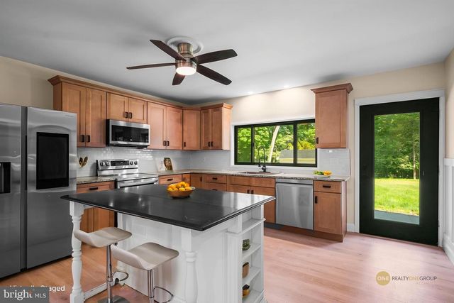 38 DOGWOOD DR, Fleetwood, PA 19522