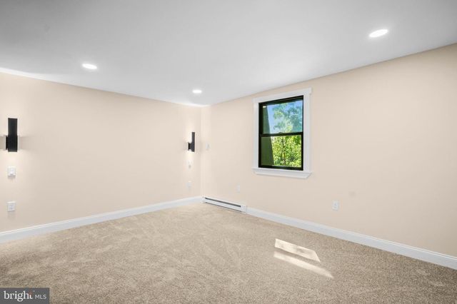 38 DOGWOOD DR, Fleetwood, PA 19522