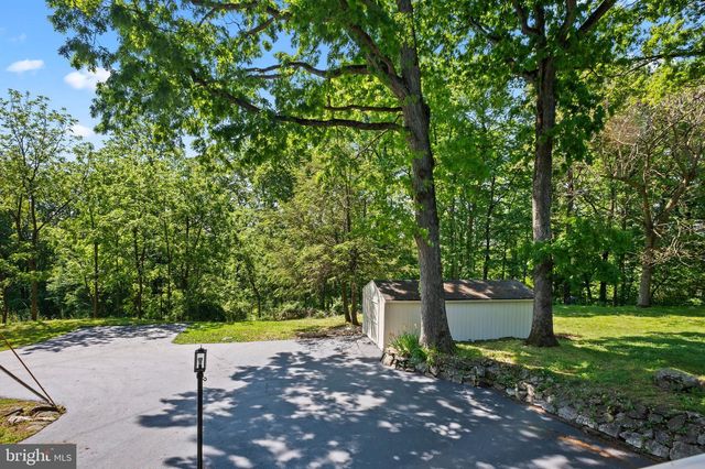 38 DOGWOOD DR, Fleetwood, PA 19522