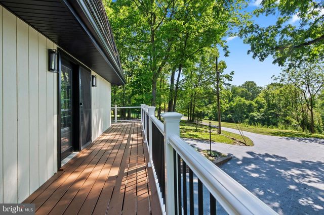 38 DOGWOOD DR, Fleetwood, PA 19522