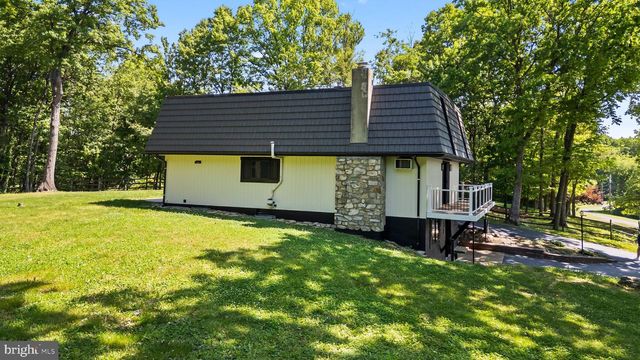 38 DOGWOOD DR, Fleetwood, PA 19522