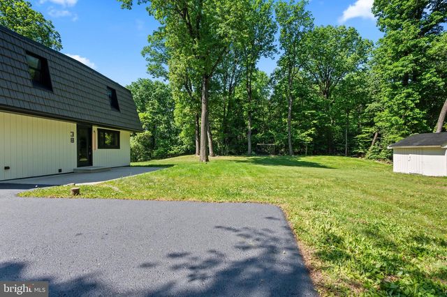 38 DOGWOOD DR, Fleetwood, PA 19522