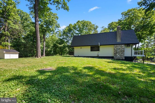 38 DOGWOOD DR, Fleetwood, PA 19522
