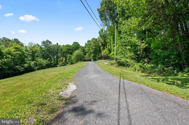 38 DOGWOOD DR, Fleetwood, PA 19522