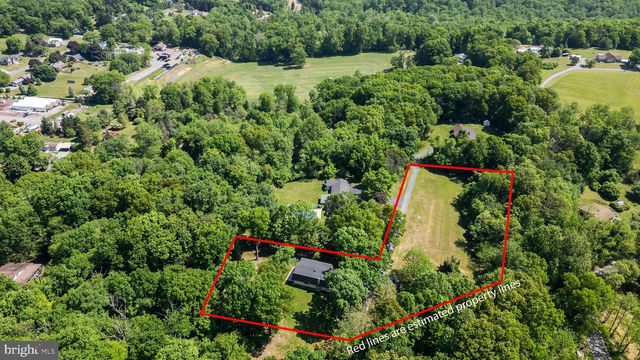 38 DOGWOOD DR, Fleetwood, PA 19522