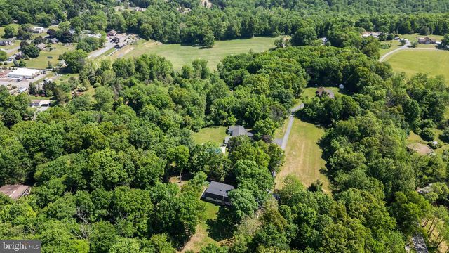 38 DOGWOOD DR, Fleetwood, PA 19522