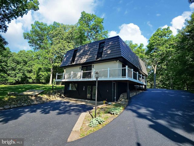 38 DOGWOOD DR, Fleetwood, PA 19522