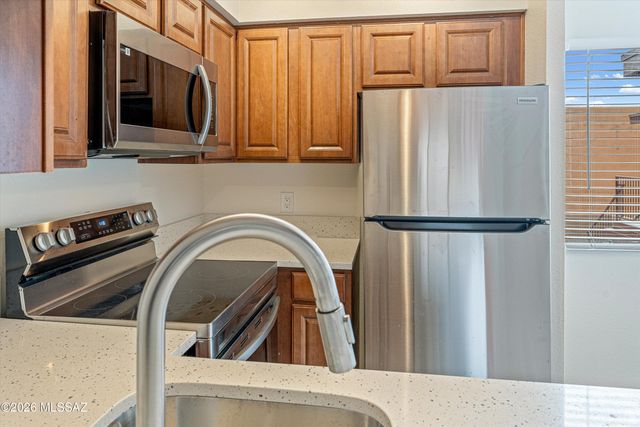 1810 E Blacklidge Dr Apt 516, Tucson, AZ 85719