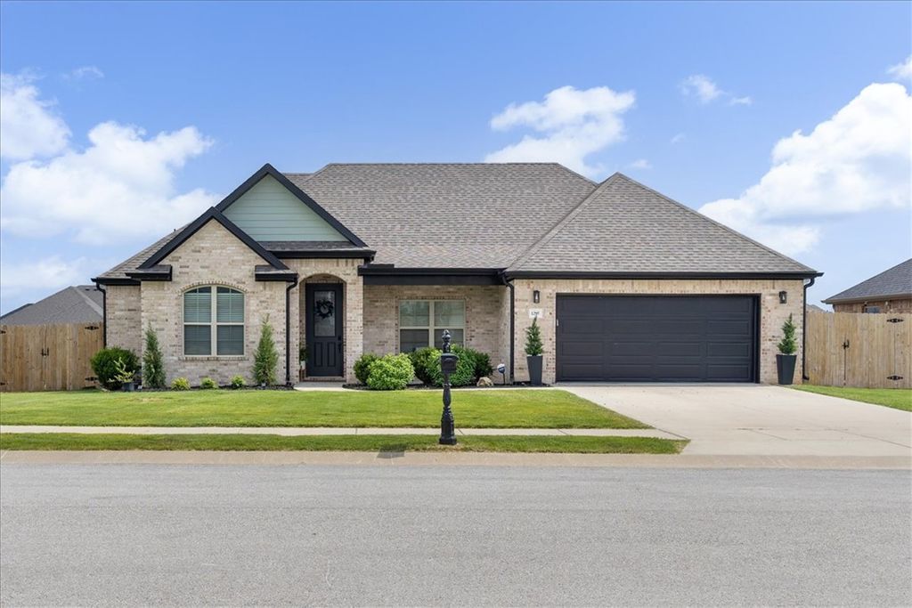 1295 Ruscello Avenue, Tontitown, AR 72762