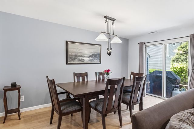 100 Baker Court 22, Island Park, NY 11558