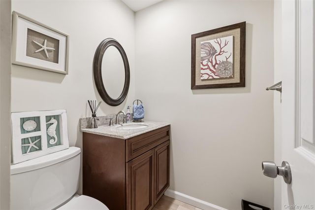 100 Baker Court 22, Island Park, NY 11558