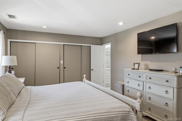 100 Baker Court 22, Island Park, NY 11558
