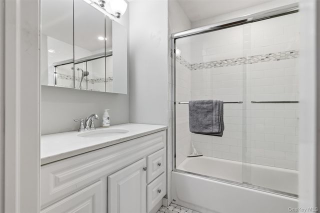 100 Baker Court 22, Island Park, NY 11558