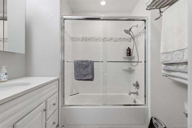 100 Baker Court 22, Island Park, NY 11558
