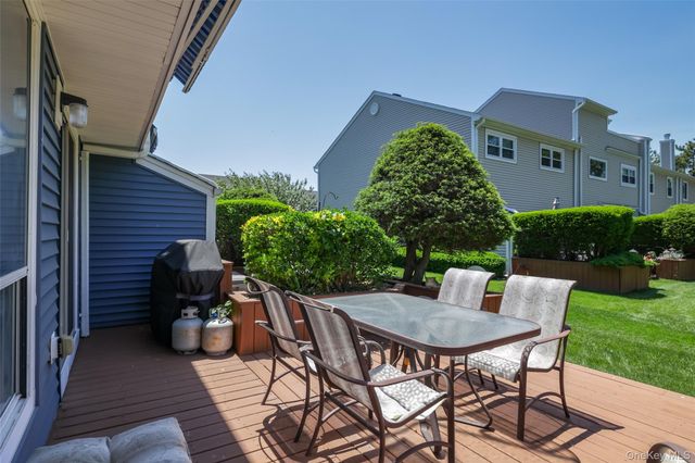 100 Baker Court 22, Island Park, NY 11558