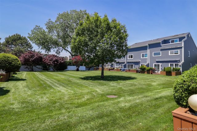 100 Baker Court 22, Island Park, NY 11558