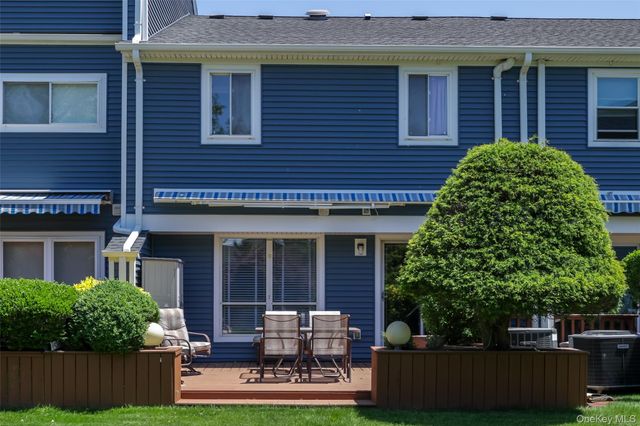 100 Baker Court 22, Island Park, NY 11558