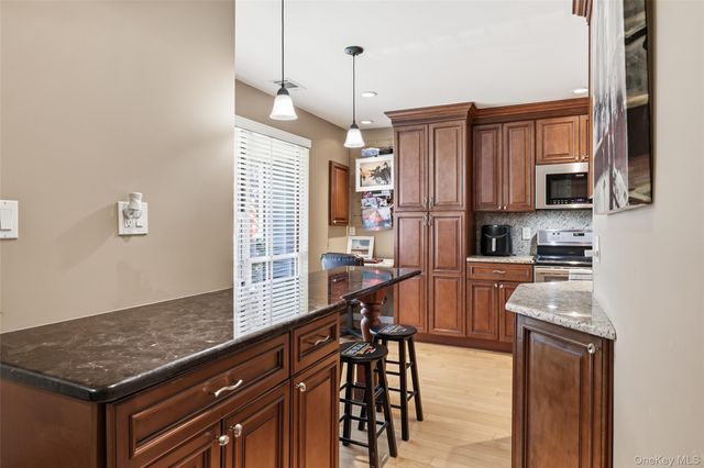 100 Baker Court 22, Island Park, NY 11558