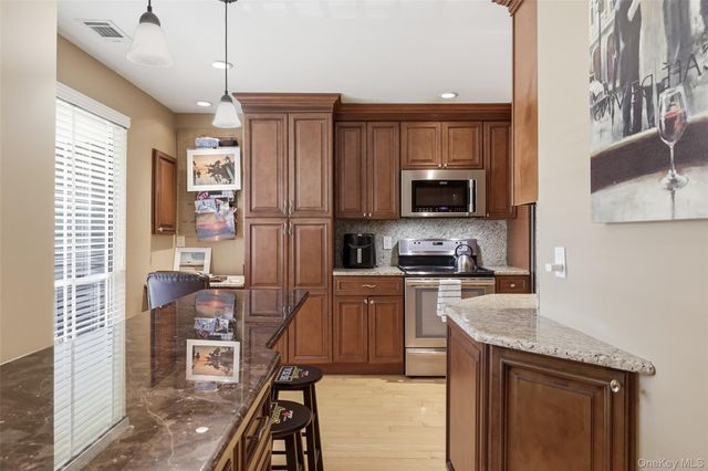 100 Baker Court 22, Island Park, NY 11558
