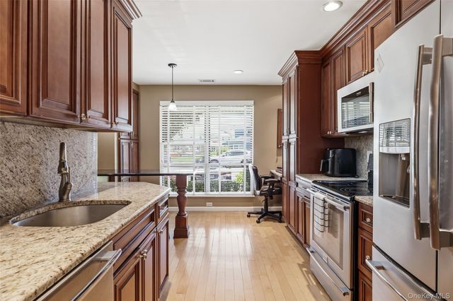 100 Baker Court 22, Island Park, NY 11558