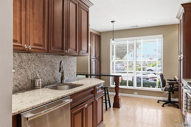 100 Baker Court 22, Island Park, NY 11558