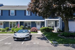100 Baker Court 22, Island Park, NY 11558