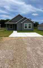 1424 25th Street, Hempstead, TX 77445